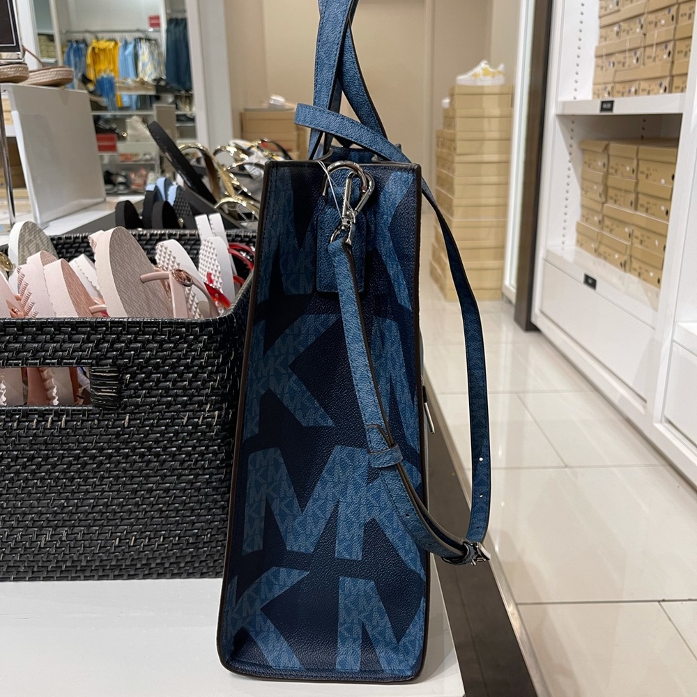 Michael Kors Kenly Large NS Tote - Picture 3 of 8